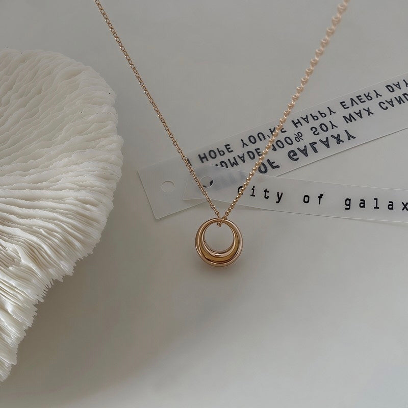 Minimalist Interlocking Ring Necklace - Polished Gold & Silver Geometric Pendant⁠