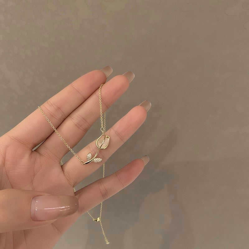 Sigurtà Glowing Tulip Pendant - Effortless Elegance Clavicle Chain⁠